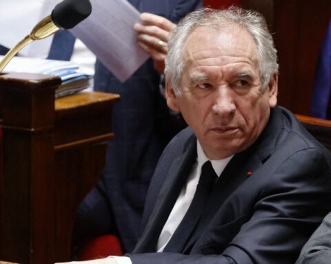 Les Républicains divisés sur la confiance au gouvernement et l'après-Bayrou lors du congrès de Port-Marly
