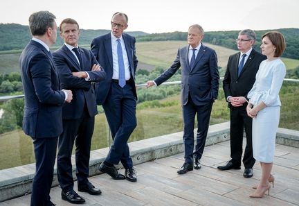 Les responsables politiques européens conseillent à la France de mieux gérer les coalitions