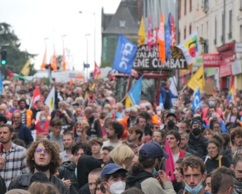 Les syndicats se réunissent à Matignon pour éviter une nouvelle grève contre les réformes sociales