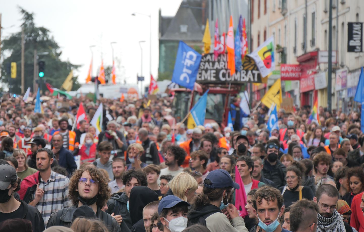Les syndicats se réunissent à Matignon pour éviter une nouvelle grève contre les réformes sociales