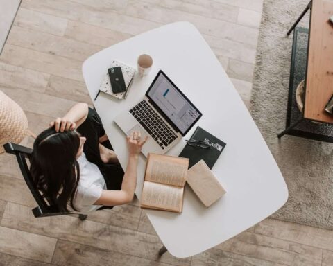 L'intelligence artificielle dans le secteur public : un levier pour des économies et une transformation significative.