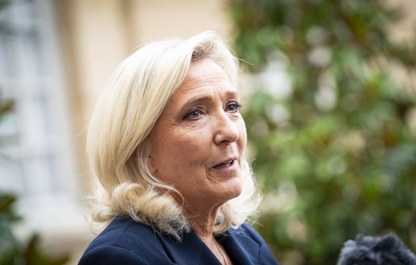 Marine Le Pen demande une dissolution de l'Assemblée nationale pour une alternance rapide