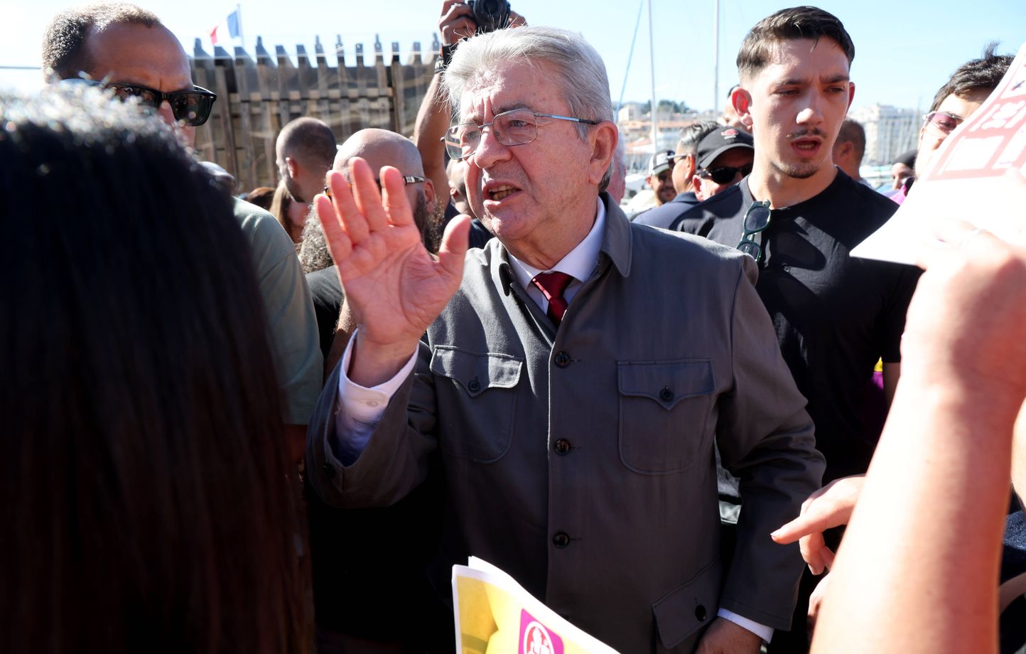 Mélenchon appelle la gauche à censurer Lecornu après ses annonces budgétaires controversées