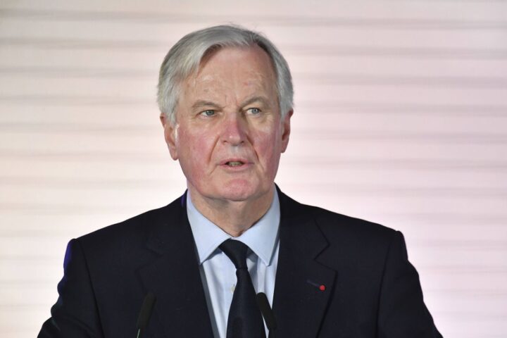 Michel Barnier largement en tête au premier tour des législatives partielles à Paris