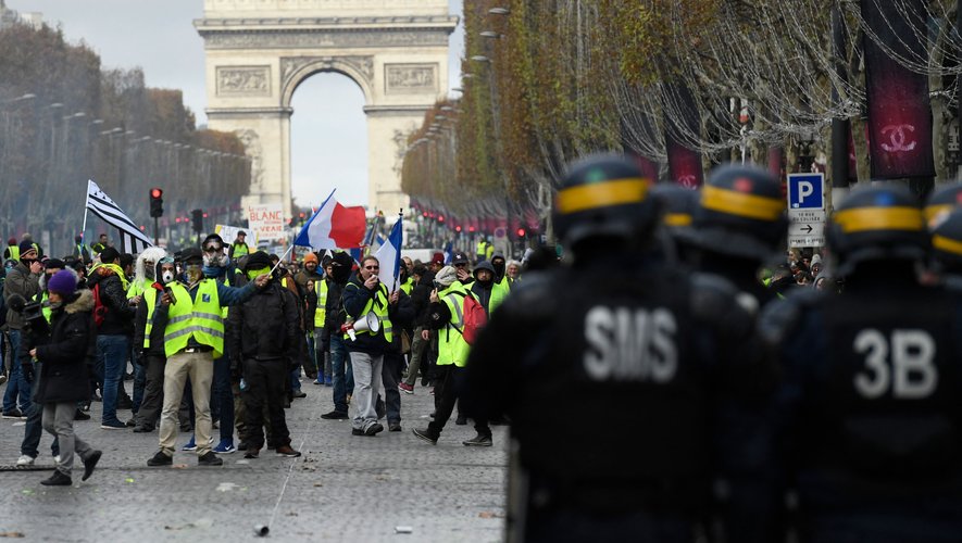 Mobilisation policière majeure en France le 10 septembre face au mouvement "Bloquons tout"