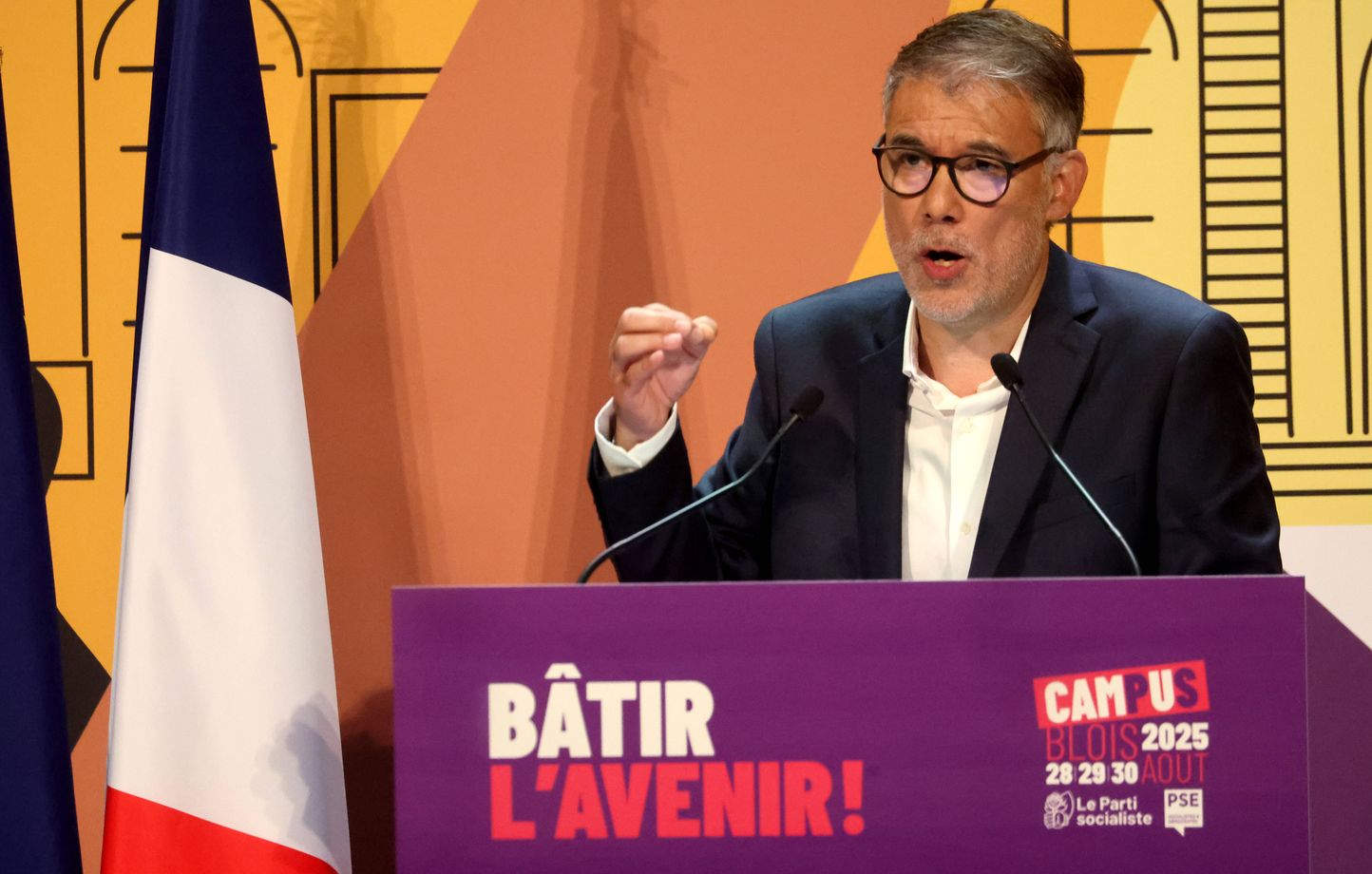 Olivier Faure prêt à discuter avec Macron sur l’avenir du gouvernement français