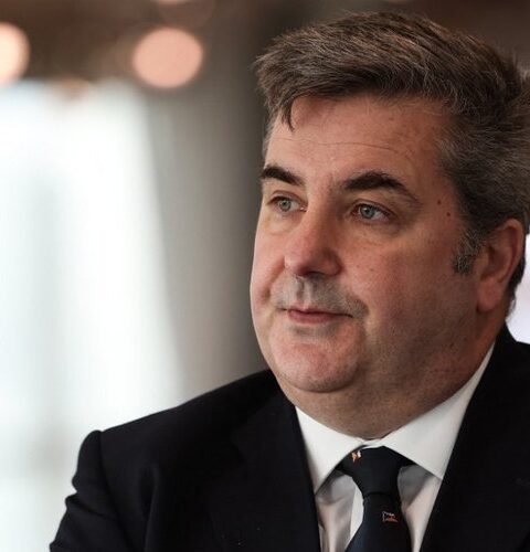 Peter Hebblethwaite, PDG de P&O Ferries, démissionne après avoir licencié 800 marins pour les remplacer par des travailleurs sous-payés