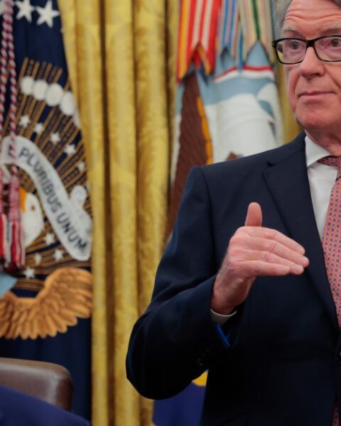 Peter Mandelson destitué en tant qu'ambassadeur britannique aux États-Unis suite à une controverse liée à Epstein