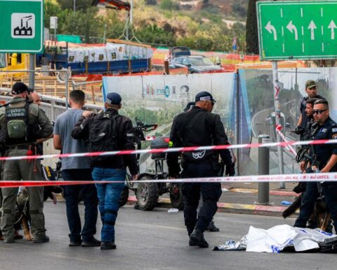 Quatre morts et plusieurs blessés dans une attaque à l’arme à feu à Jérusalem-Est