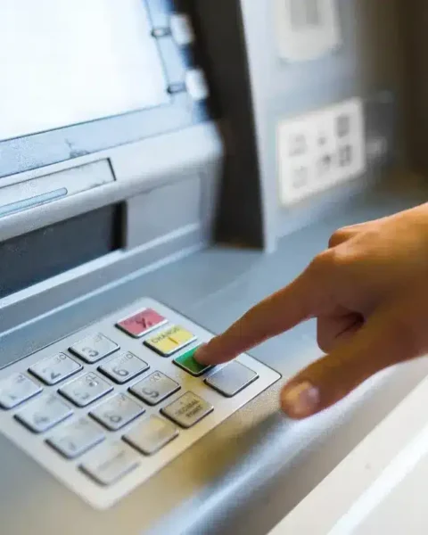Que faire si votre argent venait à disparaître ? La BCE conseille de conserver des espèces à domicile.