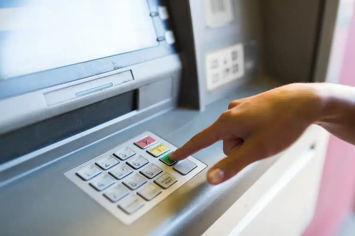 Que faire si votre argent venait à disparaître ? La BCE conseille de conserver des espèces à domicile.