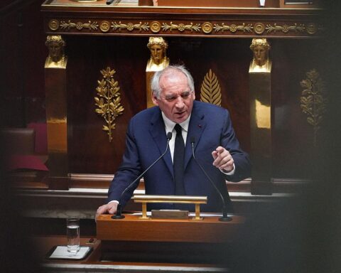 Quelle direction pour la France après l'effondrement gouvernemental ?