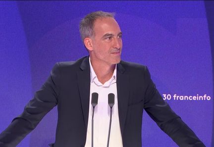 Raphaël Glucksmann exprime sa fierté pour Léa Salamé sur France 2, mais évoque une incompatibilité pour 2027