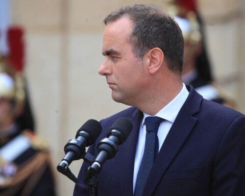 Sébastien Lecornu accueilli par Nicolas Sarkozy, Le Pen et Bardella conditionnent rencontre
