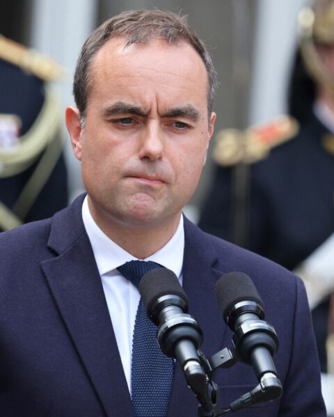 Sébastien Lecornu accusé d'avoir falsifié son CV et son diplôme de master 2 en droit