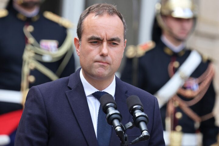 Sébastien Lecornu accusé d'avoir falsifié son CV et son diplôme de master 2 en droit
