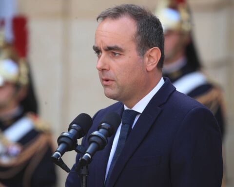 Sébastien Lecornu admet ne pas avoir le master de droit qu’il évoquait depuis 2016