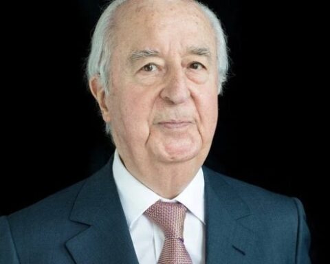 Sébastien Lecornu annonce la fin des avantages à vie pour les anciens Premiers ministres.