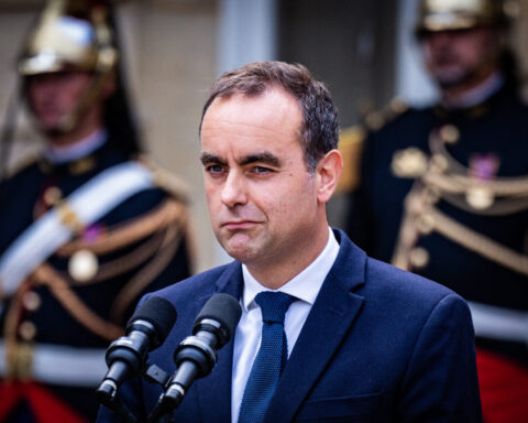 Sébastien Lecornu effectue son premier déplacement en tant que Premier ministre à Mâcon sur l'accès aux soins