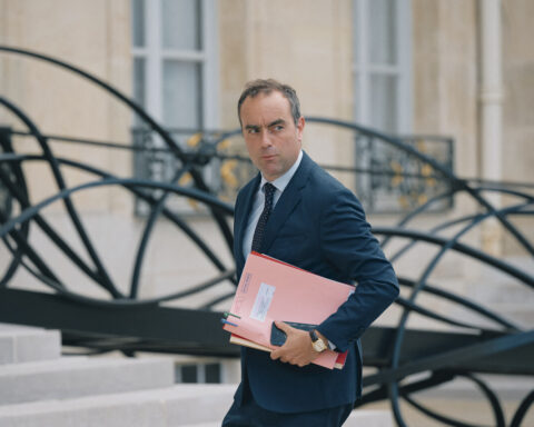 Sébastien Lecornu face à une semaine cruciale entre annonces gouvernementales et mobilisations populaires