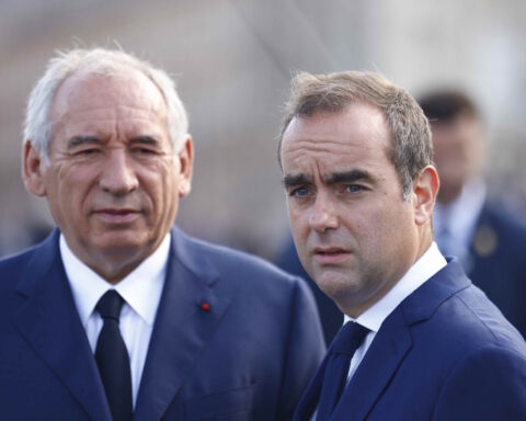 Sébastien Lecornu nommé Premier ministre : passation de pouvoirs sous tension sociale en France