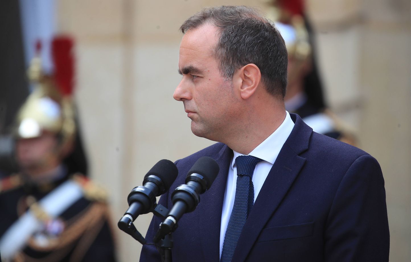 Sébastien Lecornu poursuit ses consultations pour former un nouveau gouvernement en France