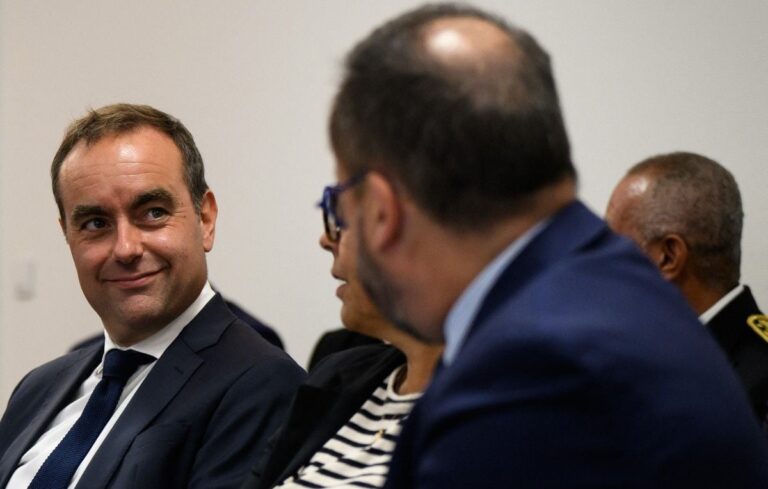 Sébastien Lecornu, Premier ministre le plus faible de la Ve République ...