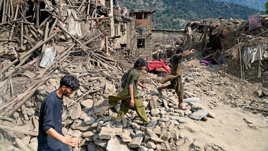 Séisme en Afghanistan : plus de 2 200 morts et un bilan qui pourrait s'alourdir