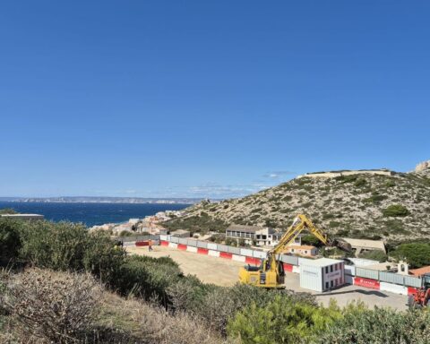 Sur la côte sud de Marseille, le chantier de dépollution des calanques débute pour éliminer des métaux lourds