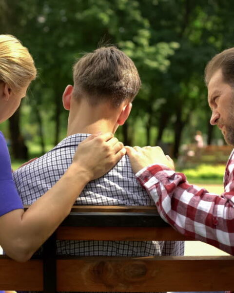 Syndrome du nid vide : comment les parents peuvent surmonter le départ de leurs enfants ?