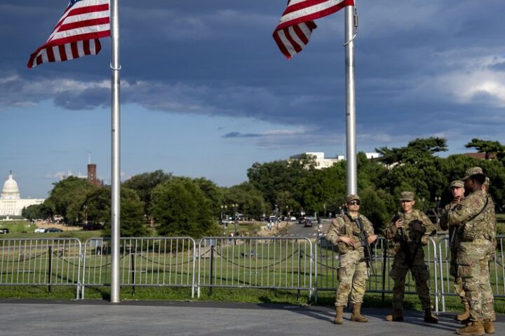 Trump envisage de déployer la Garde nationale à Chicago, une militarisation controversée