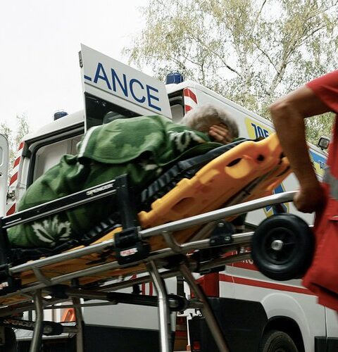 Un bombardement russe fait au moins 24 morts parmi des retraités en Ukraine près de Donetsk