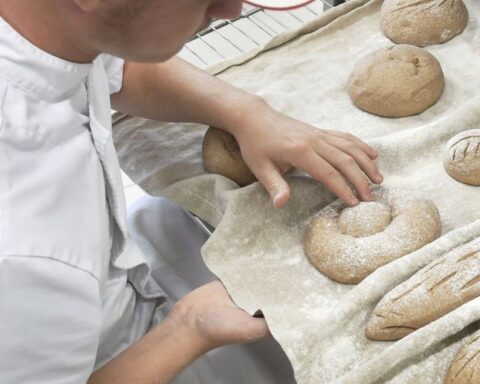 Un boulanger de 29 ans poignardé à Grenoble alors qu'il interpellait des voleurs de pain