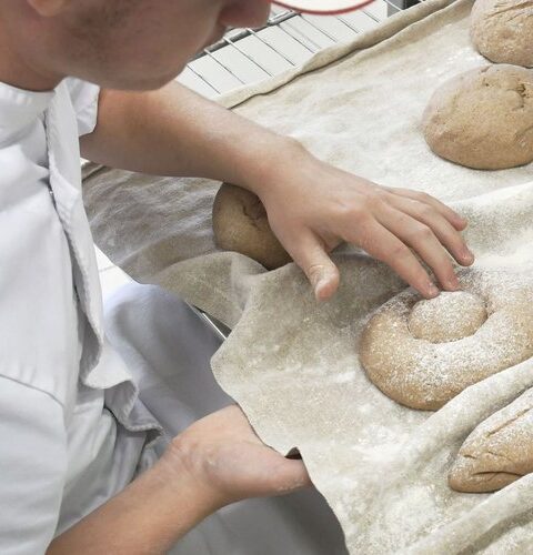 Un boulanger de 29 ans poignardé à Grenoble alors qu'il interpellait des voleurs de pain