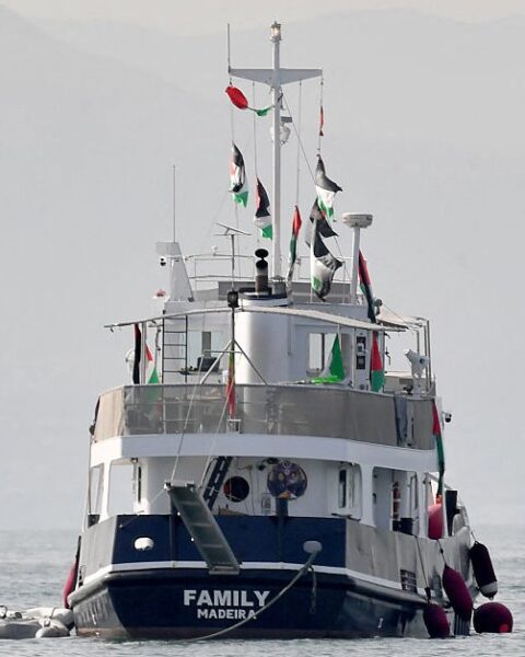 Un drone frappe un navire de la flottille humanitaire à Tunis, selon un groupe d'aide