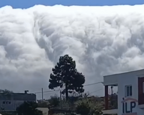 Un exceptionnel nuage en rouleau recouvre La Palma, aux Canaries, le 2 septembre