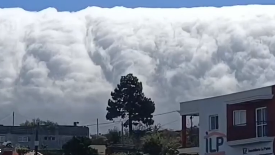 Un exceptionnel nuage en rouleau recouvre La Palma, aux Canaries, le 2 septembre