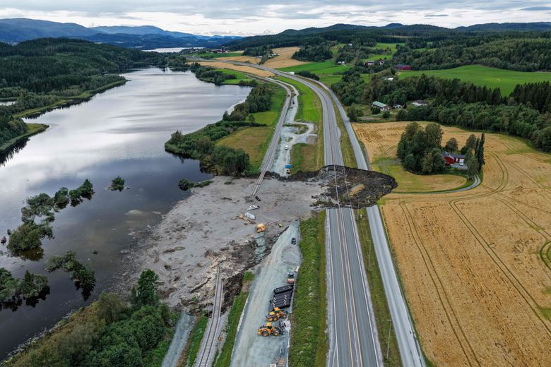Un glissement de terrain en Norvège fait 1 mort et emporte une portion d'autoroute et de voie ferrée