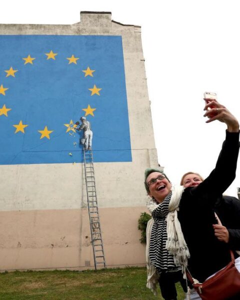 Un mural de Banksy détruit à Londres, soulignant les tensions sur la liberté d'expression