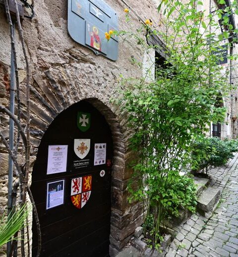 Un nouveau culte, Helios, fondé à Cordes-sur-Ciel par Paul Sanda, ancien anarchiste