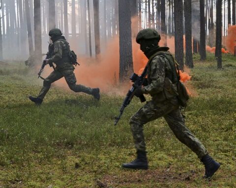 Un Russe de 25 ans, accusé de désertion, expulsé des États-Unis vers Moscou