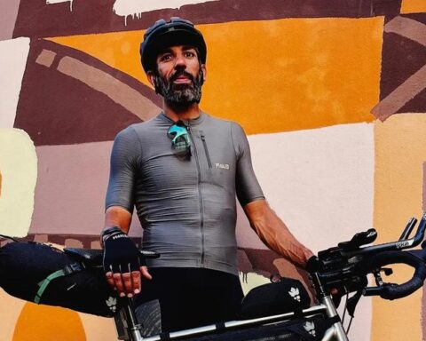 Une semaine sans sommeil pour la compagne du cycliste français arrêté en Russie, en attente de son procès