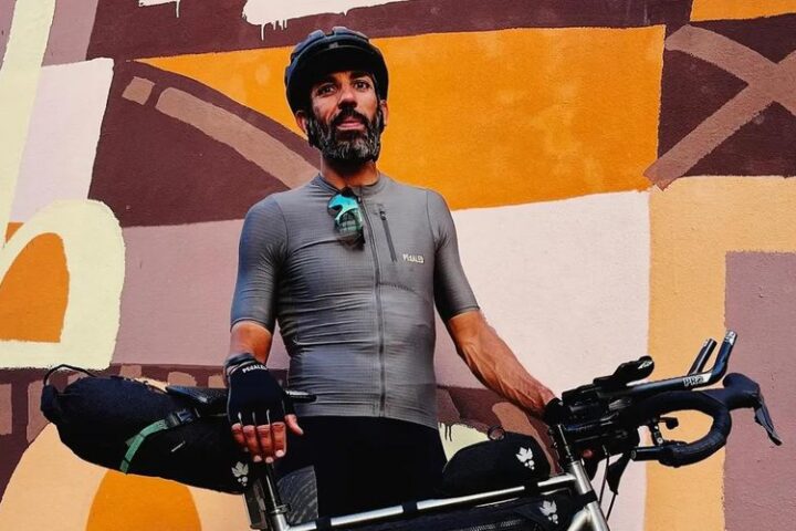 Une semaine sans sommeil pour la compagne du cycliste français arrêté en Russie, en attente de son procès