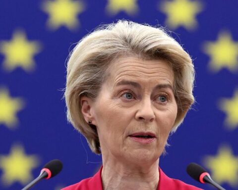 Ursula von der Leyen contrainte d'atterrir en Bulgarie après un brouillage GPS suspecté de la Russie
