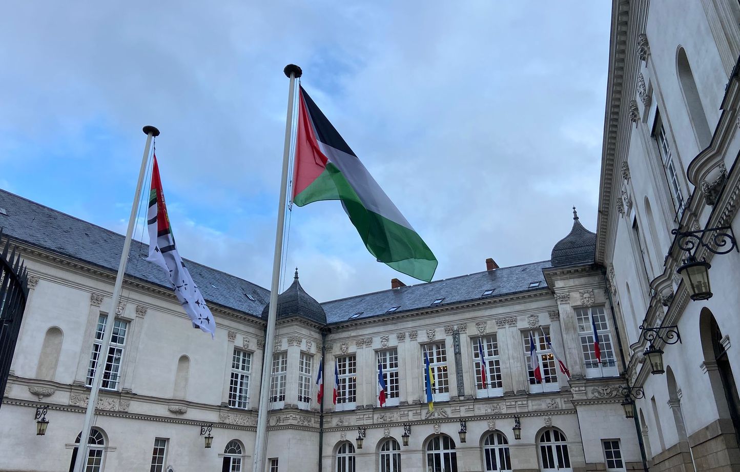 Vingt-et-une communes françaises affichent le drapeau palestinien en soutien à la reconnaissance de l'État de Palestine