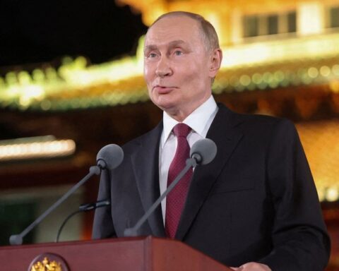 Vladimir Poutine : retour stratégique sur la scène internationale alors que la guerre en Ukraine se poursuit