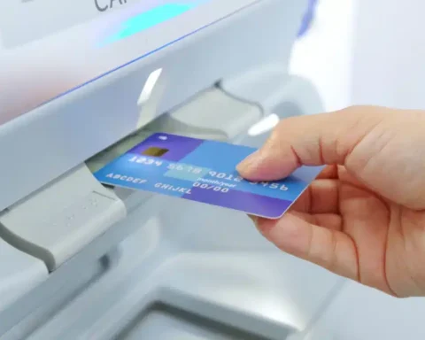 Voici comment vos retraits dans une autre banque augmentent significativement vos frais bancaires.