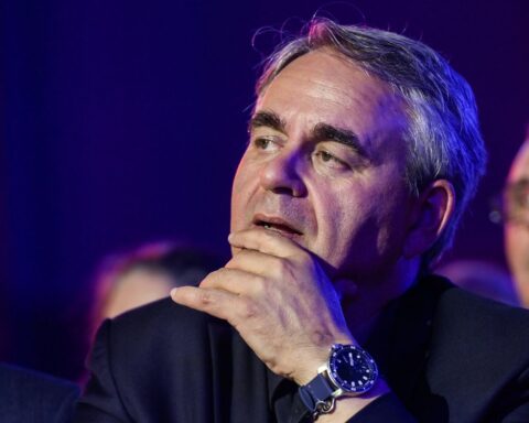 Xavier Bertrand annonce sa candidature pour 2027 et évite les erreurs du passé