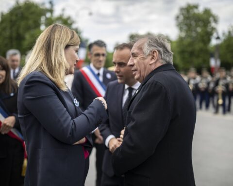 Yaël Braun-Pivet s'oppose à la suppression de deux jours fériés, appelant à une justice sociale