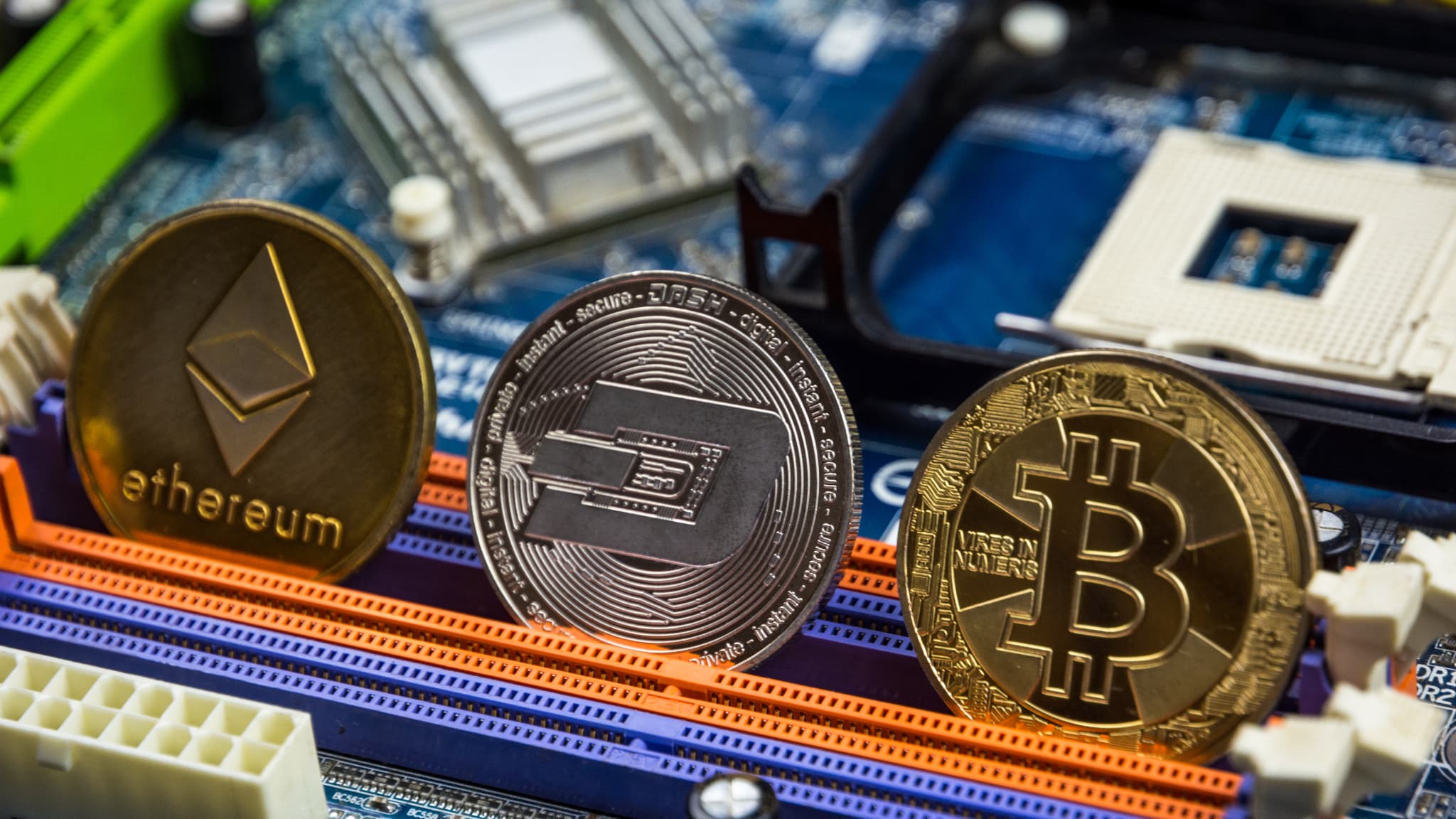 350 milliards de dollars effacés en quatre jours: le marché des cryptomonnaies en crise après les menaces de Trump sur la Chine